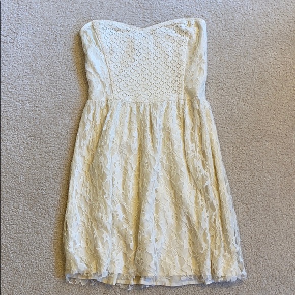 Hollister Dresses & Skirts - NWOT Hollister lace strapless dress